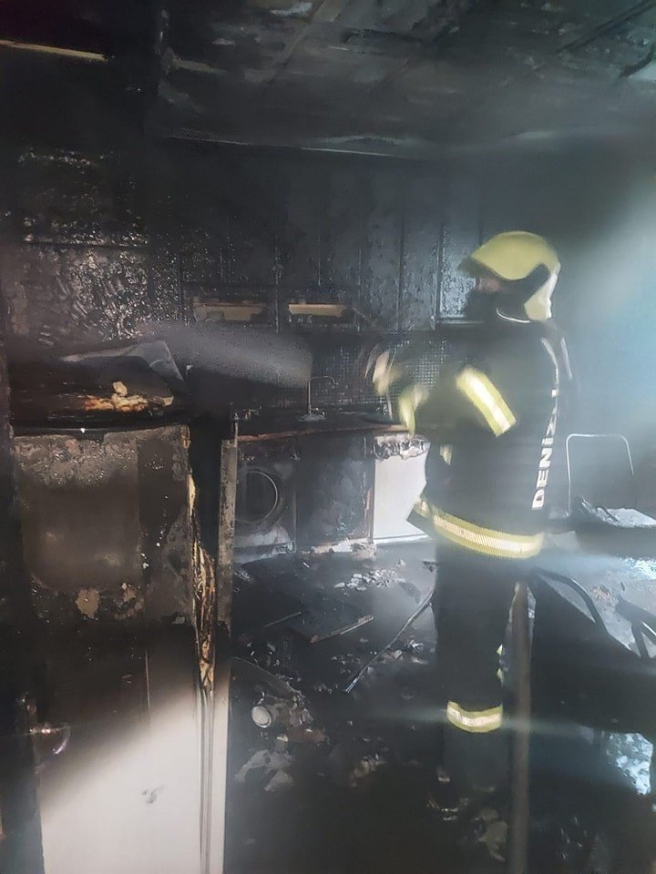 Merkezefendi’de ev yangını panik oluşturdu