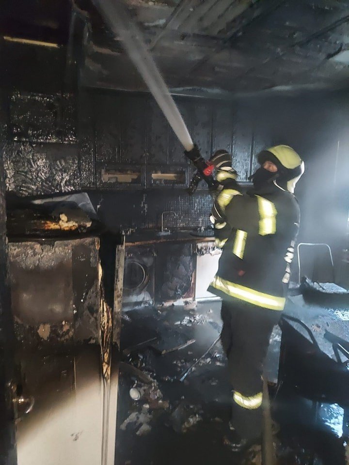 Merkezefendi’de ev yangını panik oluşturdu