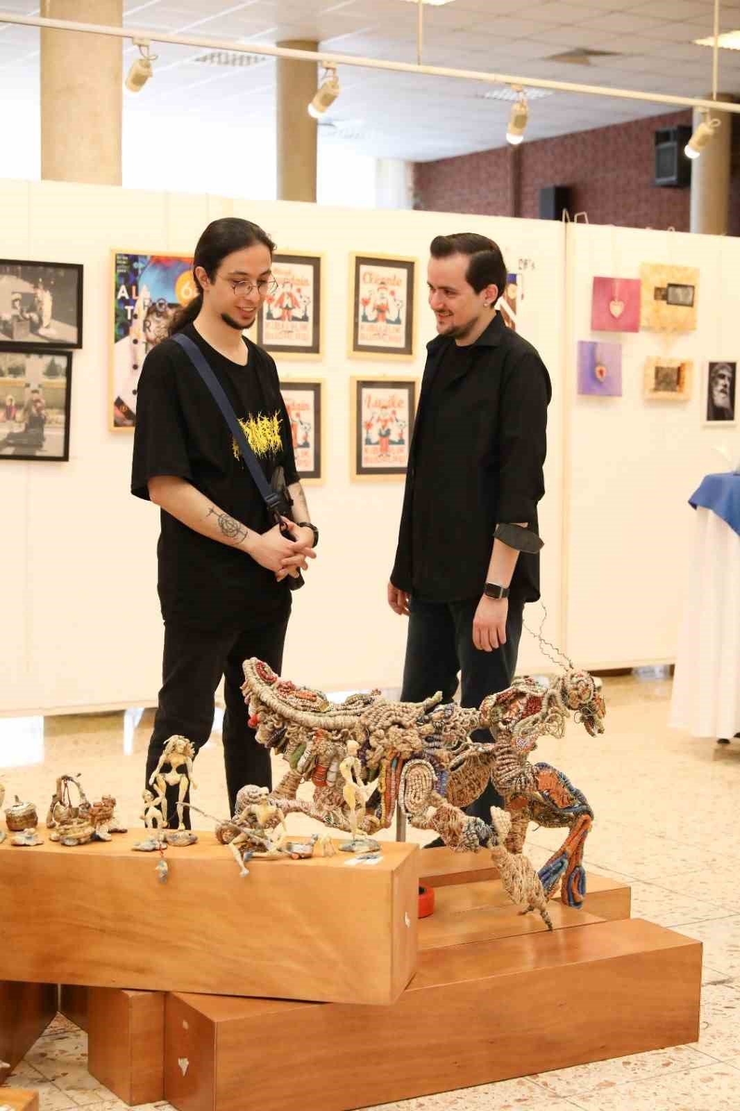 DEÜ’den "Zamansız" sergi