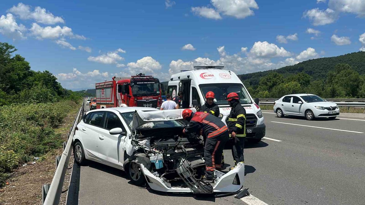 Otomobil çekiciye arkadan çarptı: 4 yaralı