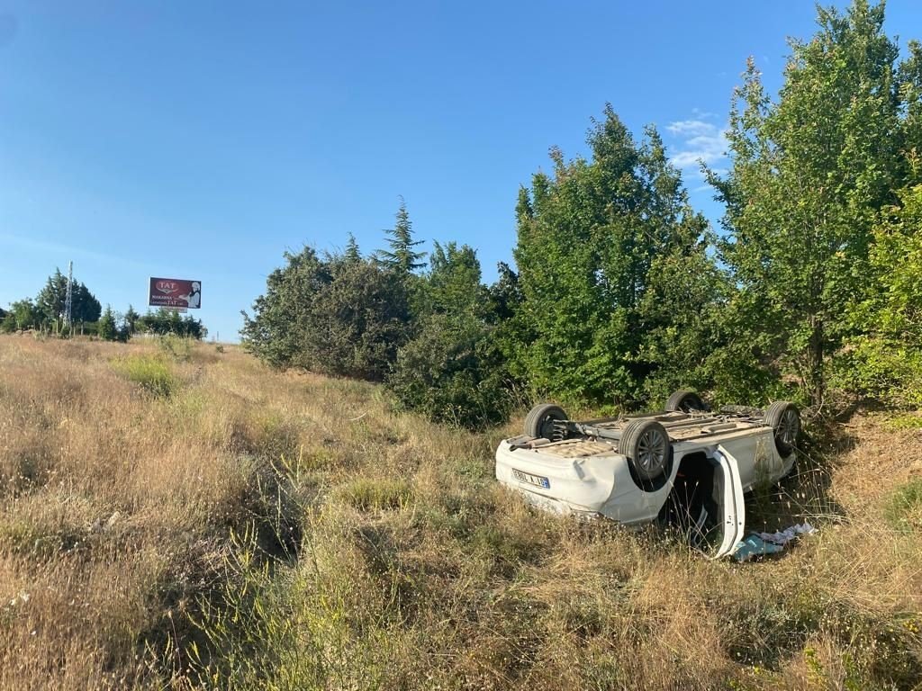 Elazığ’da otomobil tarlaya uçup ters döndü: 4 yaralı