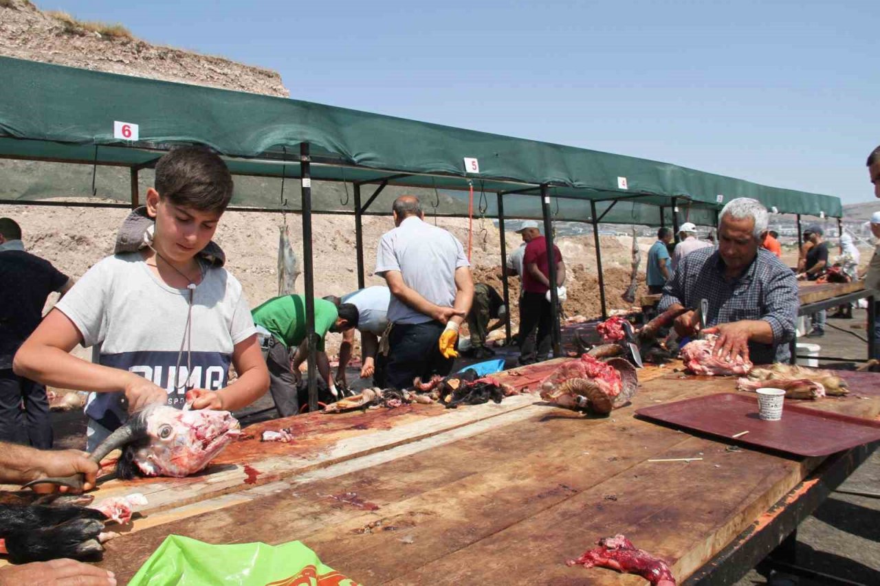 Elazığ’da bayramın üçüncü gününde kurban kesimleri devam etti