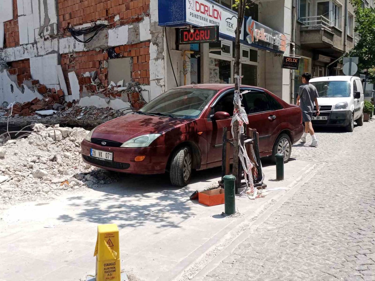 Boş buldukları her yeri park alanına çevirdiler