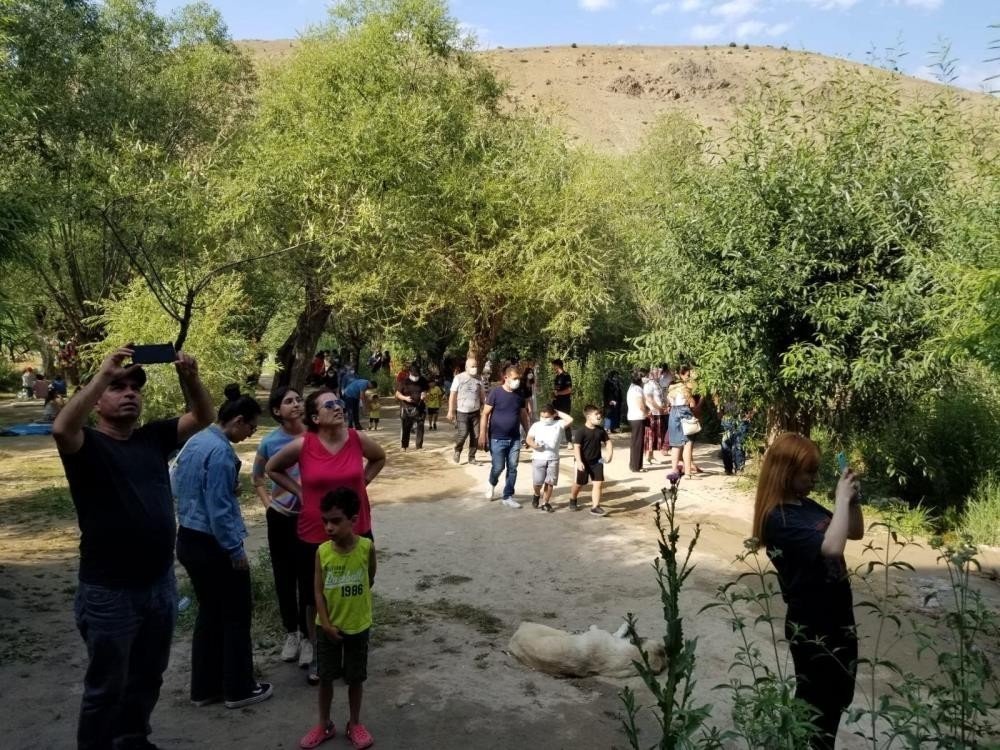 Girlevik Şelalesi bayramda da vatandaşların uğrak yeri oldu