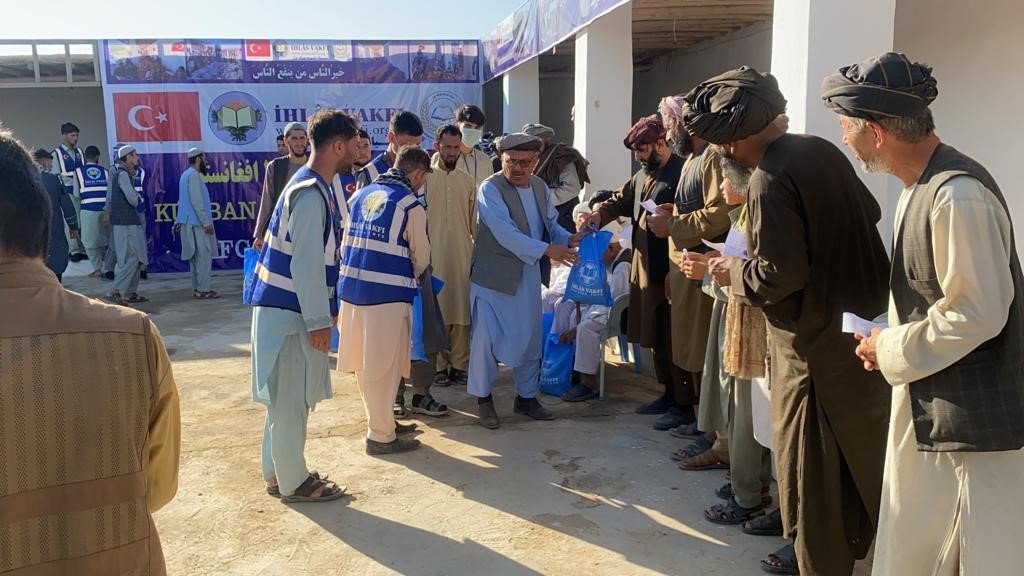 İhlas Vakfı 2 kıta, 5 ülkede bayramı yaşattı