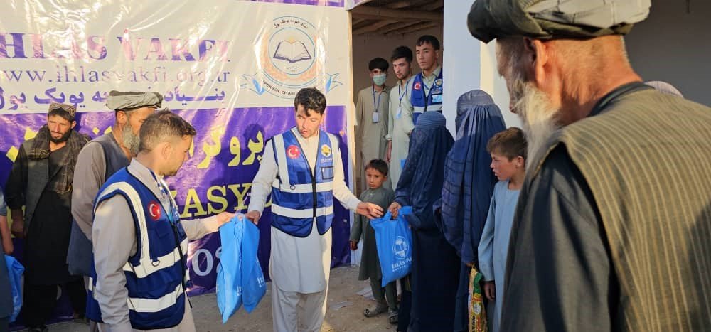 İhlas Vakfı 2 kıta, 5 ülkede bayramı yaşattı