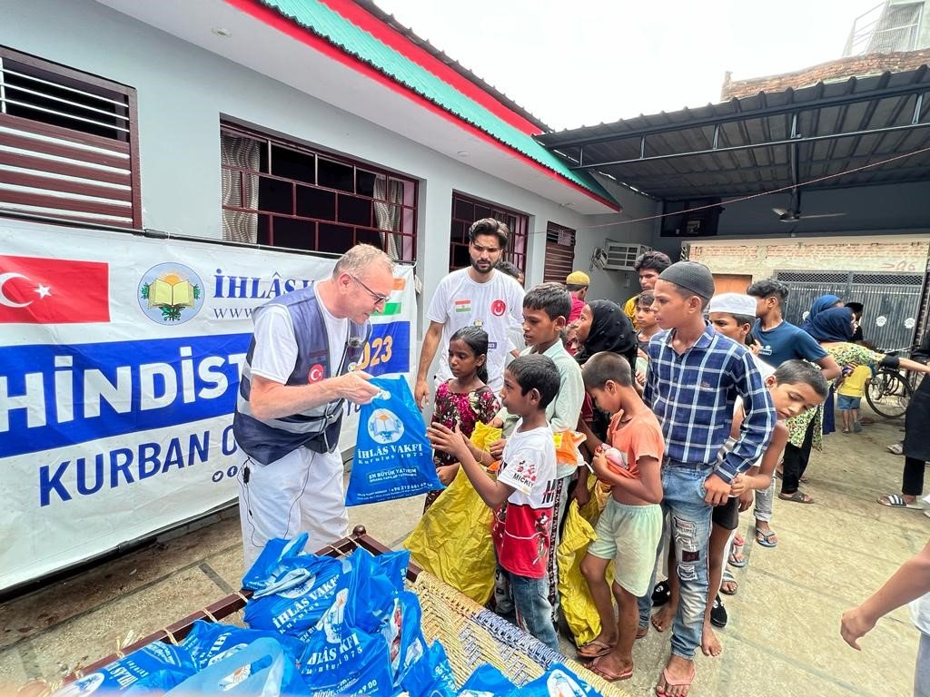 İhlas Vakfı 2 kıta, 5 ülkede bayramı yaşattı