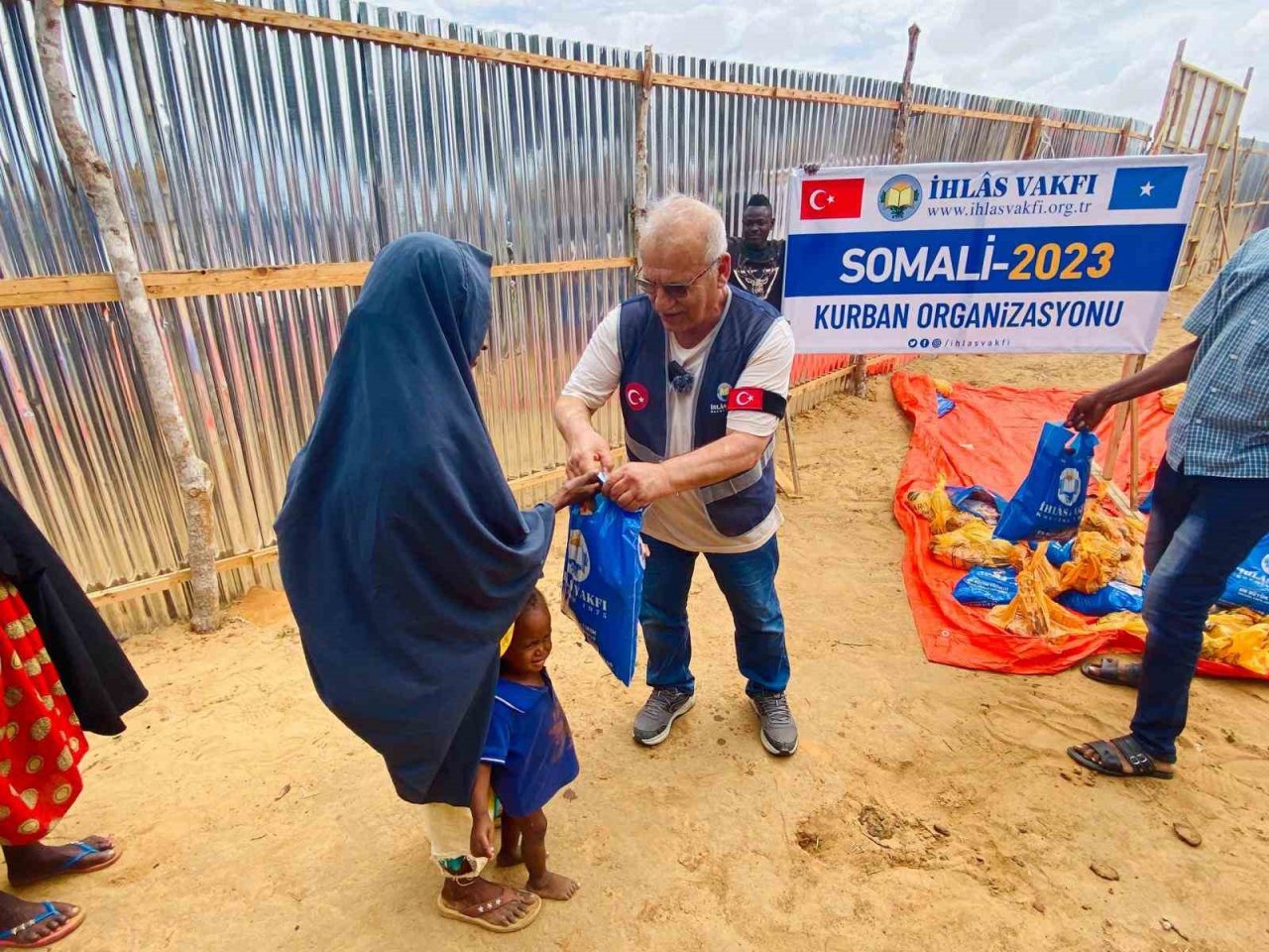 İhlas Vakfı 2 kıta, 5 ülkede bayramı yaşattı