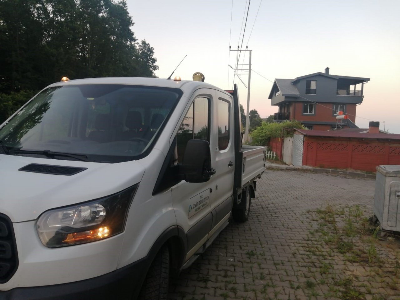 İzmit’te sokaklar ilaçlanıyor