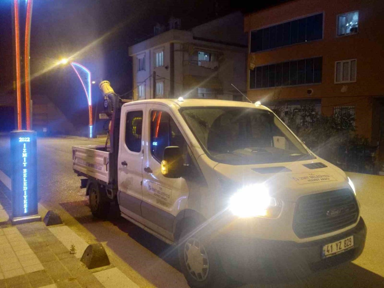 İzmit’te sokaklar ilaçlanıyor