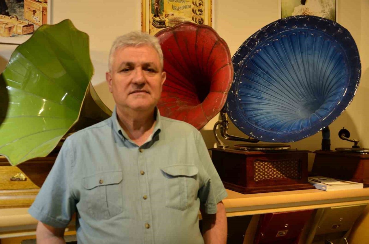 Koleksiyoner Raif Kara, geçmişin seslerini geleceği taşıyor