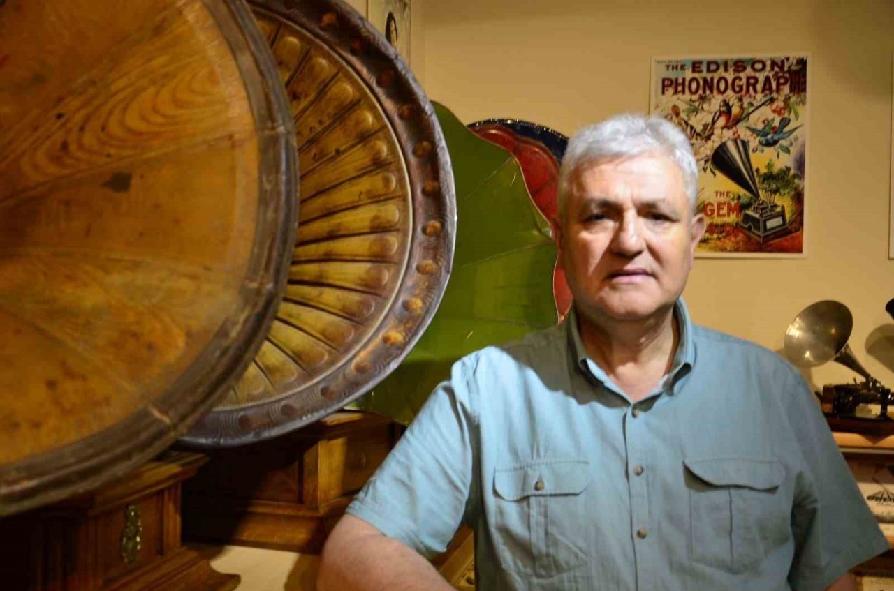 Koleksiyoner Raif Kara, geçmişin seslerini geleceği taşıyor