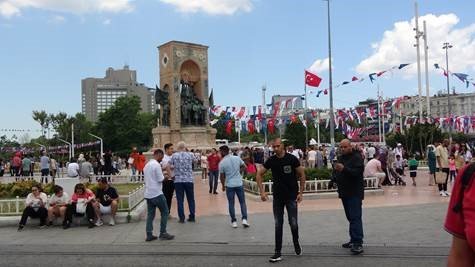Taksim’de bayram yoğunluğu