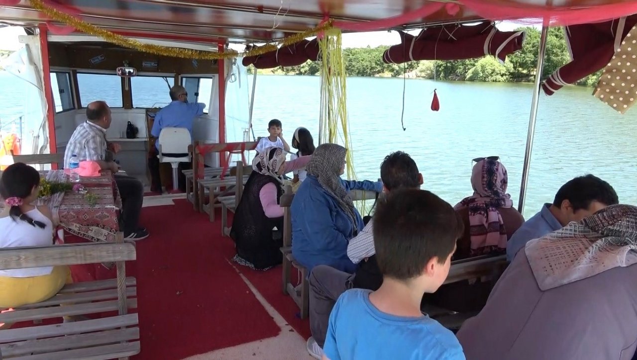 Denizi olmayan Kütahya’da ’Tekne turu’ keyfi