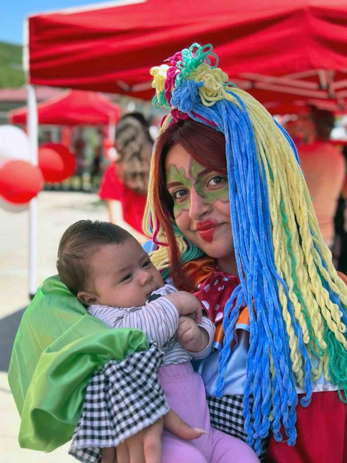 Vali Tavlı depremzede aileler ile Bayram şenliğinde bir araya geldi