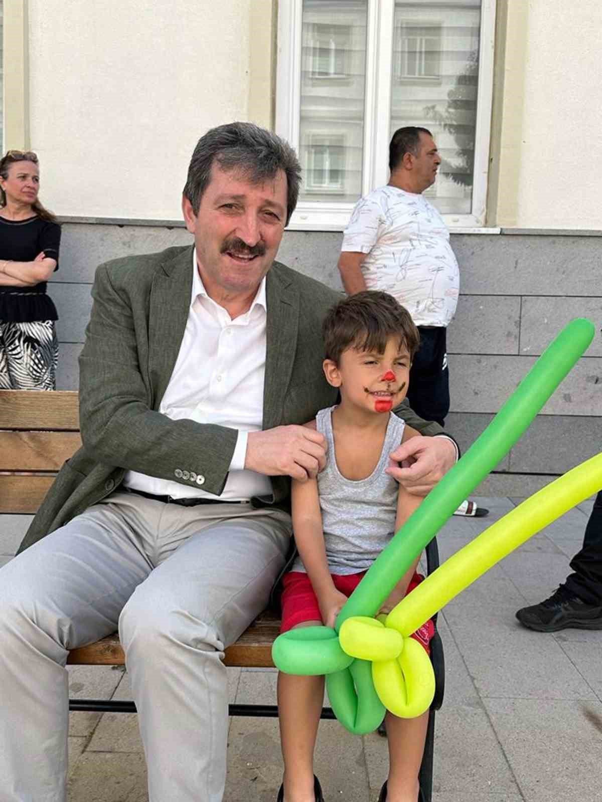 Vali Tavlı depremzede aileler ile Bayram şenliğinde bir araya geldi