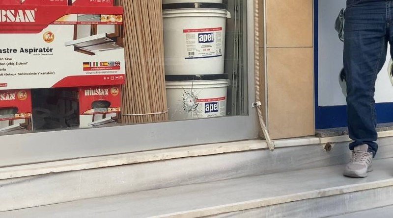 Pendik’te dükkan basıp kurşun yağdırdılar: 1 ağır yaralı