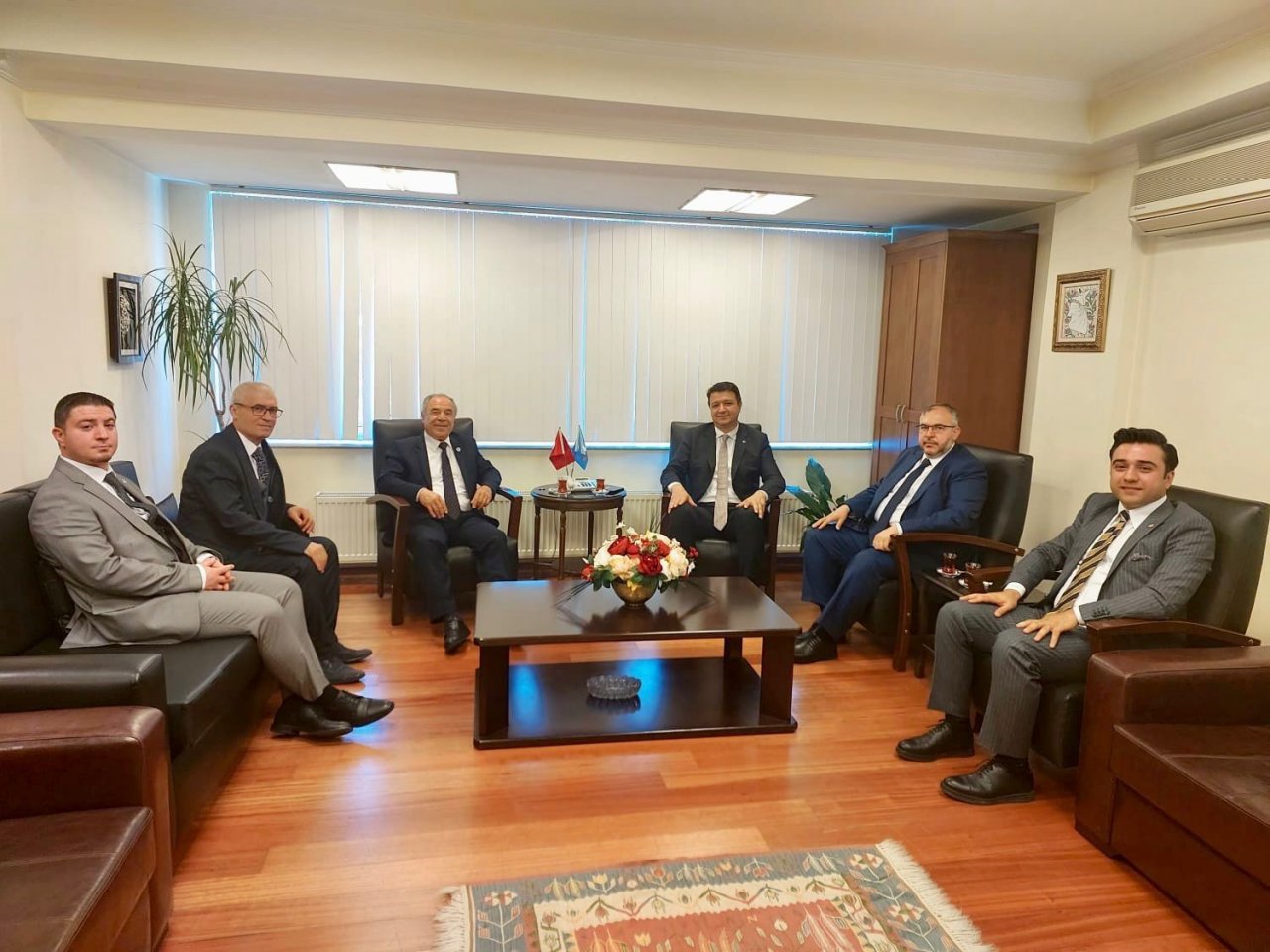 Kayseri Milletvekili Arıkan siyasi partilerle bayramlaştı