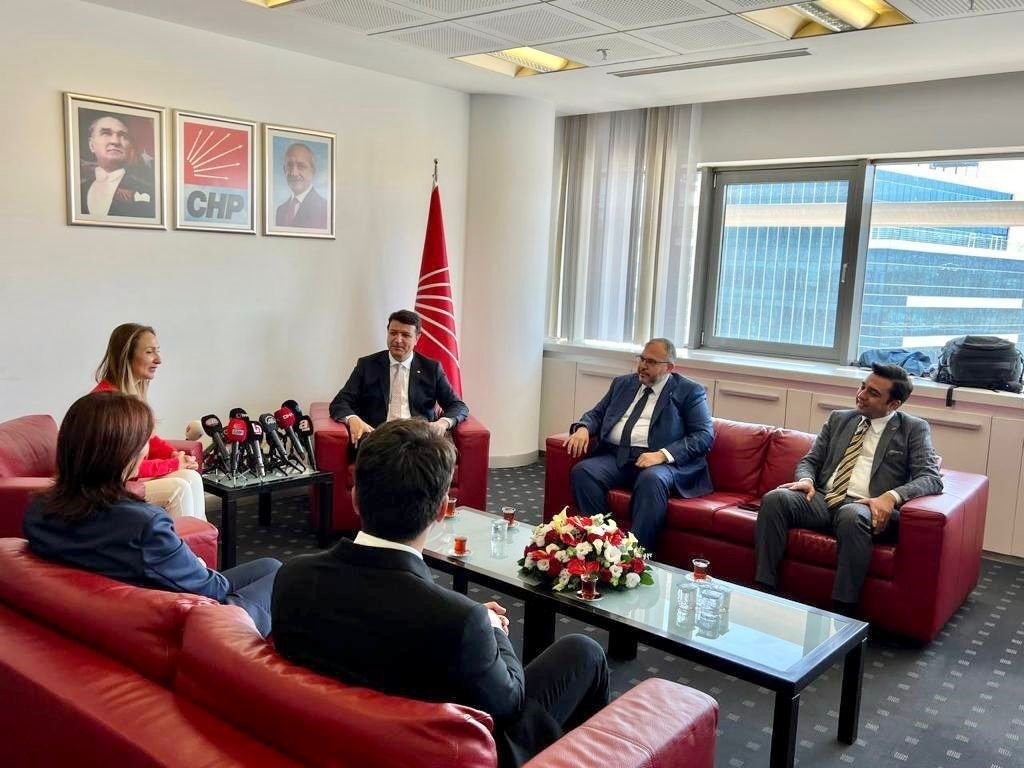 Kayseri Milletvekili Arıkan siyasi partilerle bayramlaştı