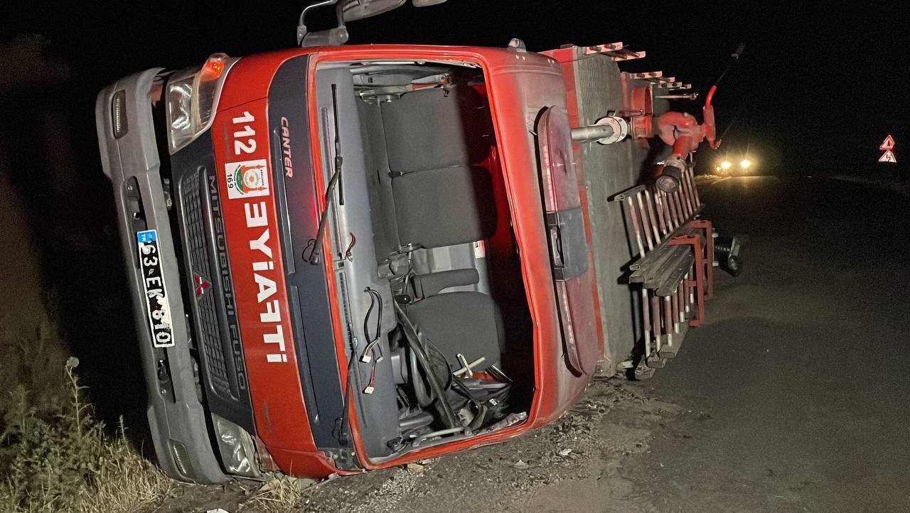 Şanlıurfa’da yangına müdahaleye giden itfaiye erleri kaza yaptı: 3 yaralı