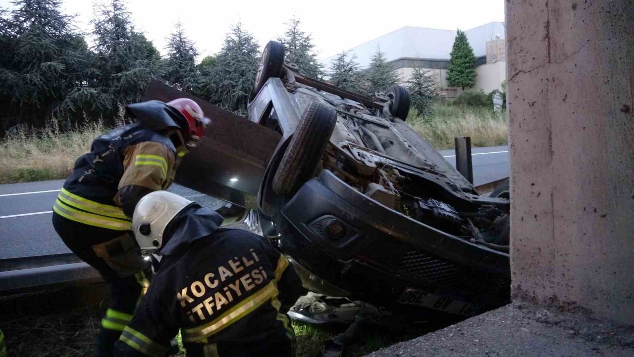 TEM’de alkollü sürücünün kullandığı otomobil bariyere çarpıp takla attı