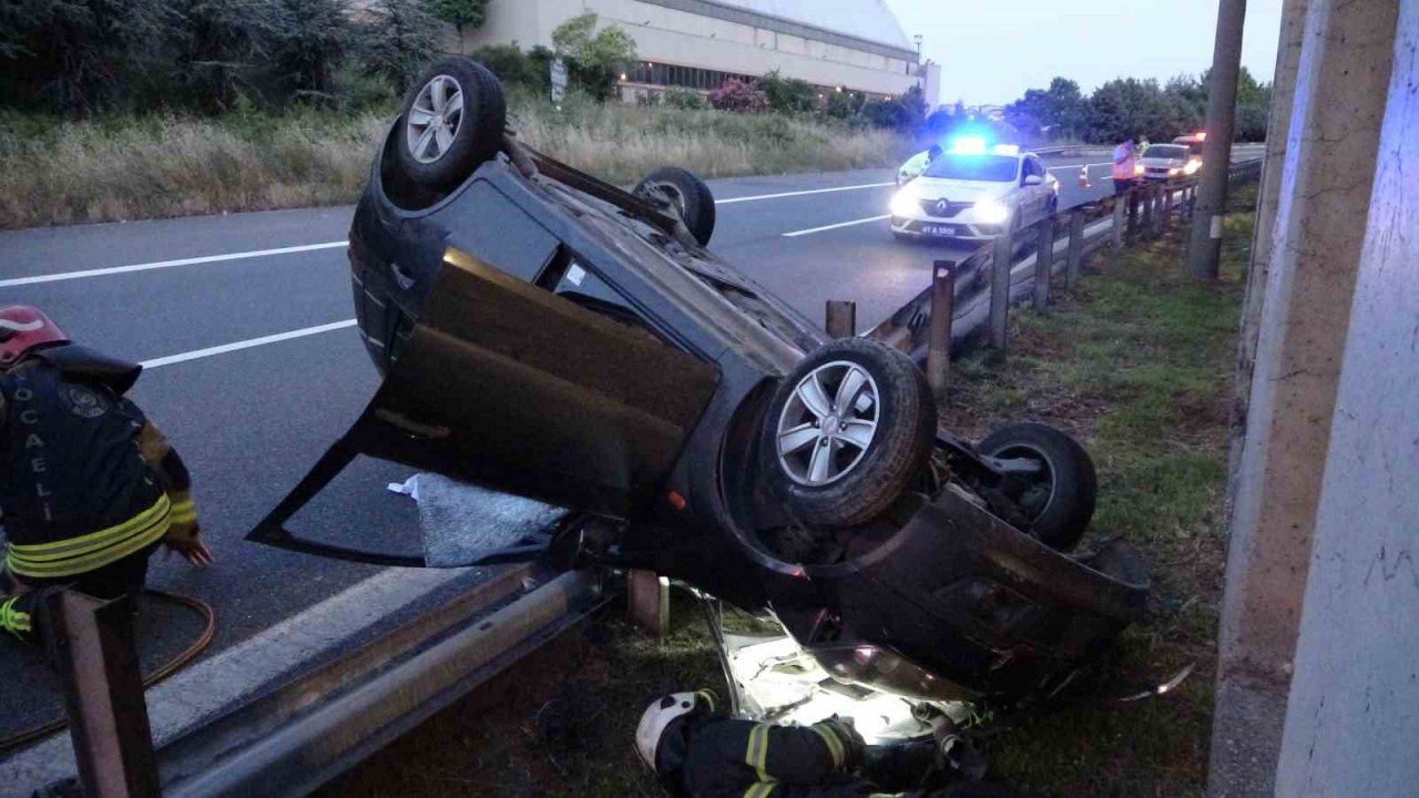 TEM’de alkollü sürücünün kullandığı otomobil bariyere çarpıp takla attı