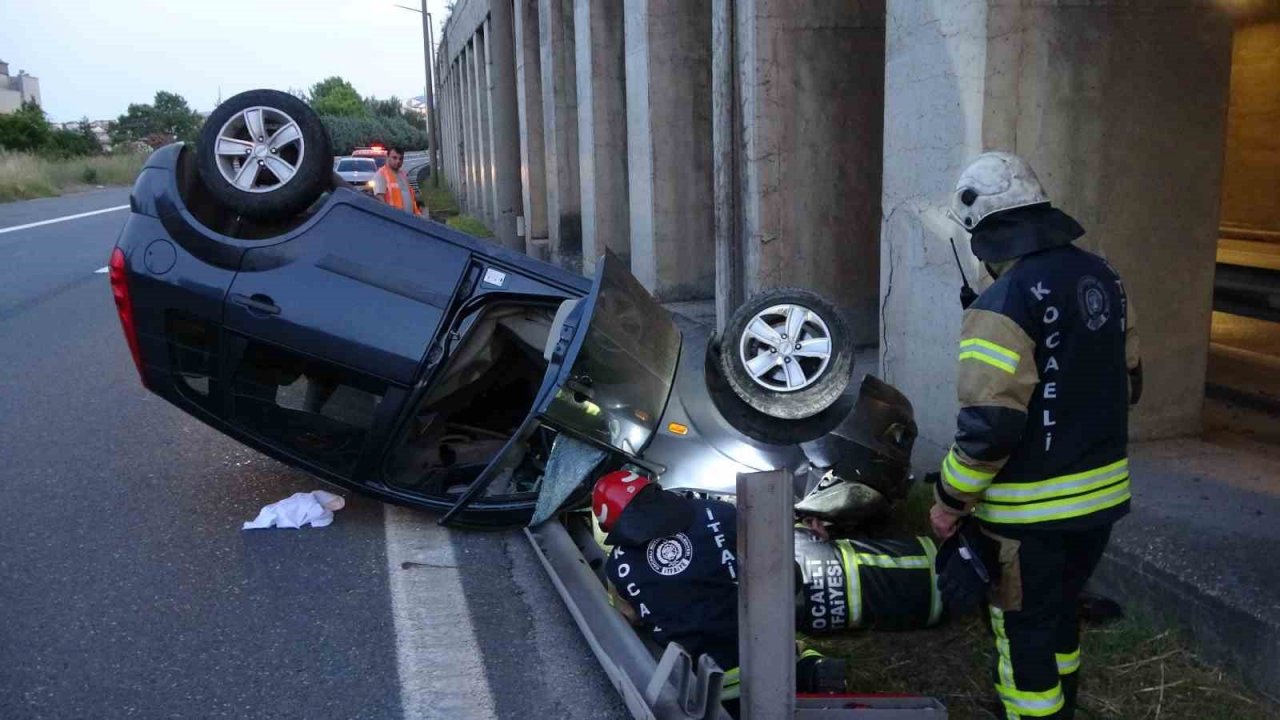TEM’de alkollü sürücünün kullandığı otomobil bariyere çarpıp takla attı