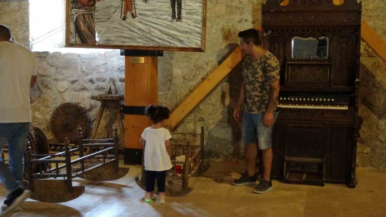 Zile kent müzesinde bulunan 121 yıllık çan dikkat çekiyor