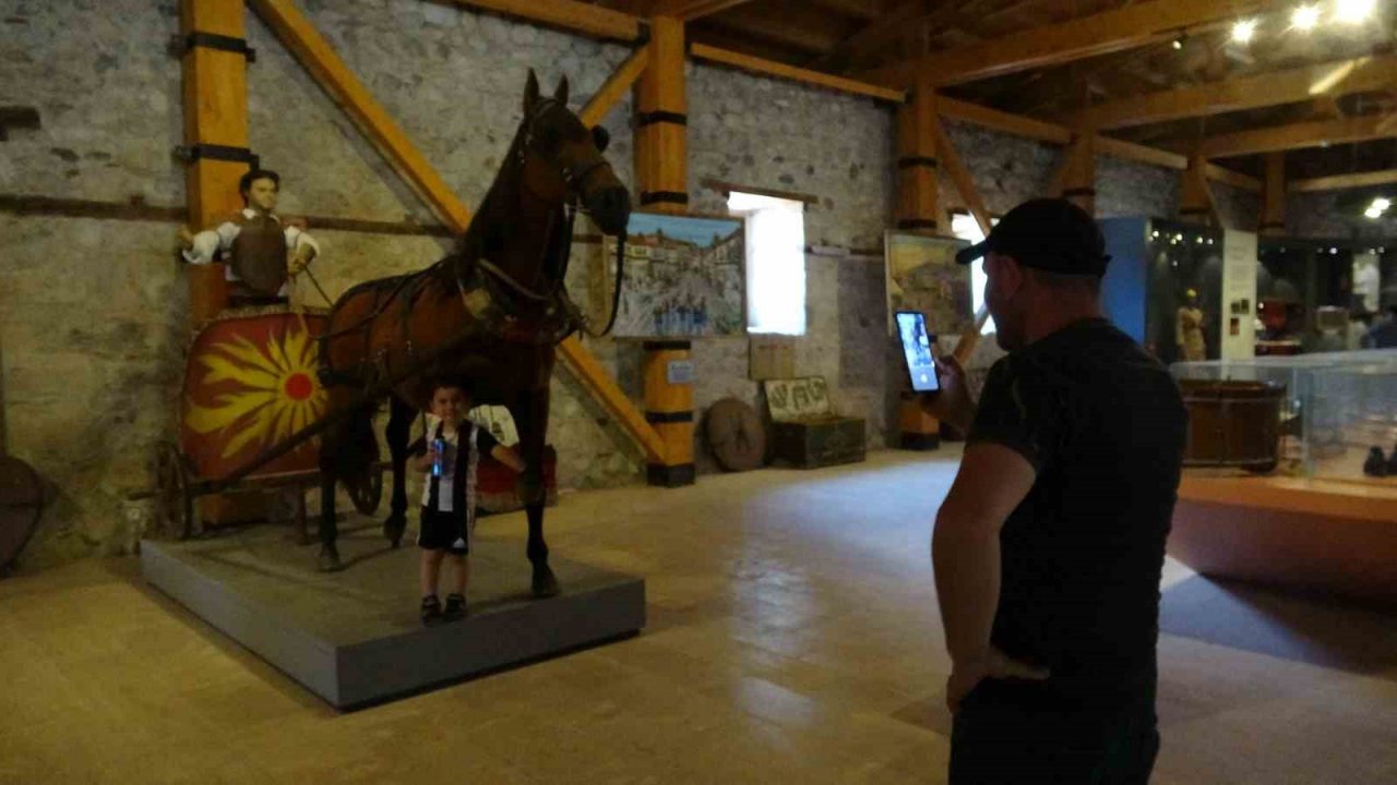 Zile kent müzesinde bulunan 121 yıllık çan dikkat çekiyor