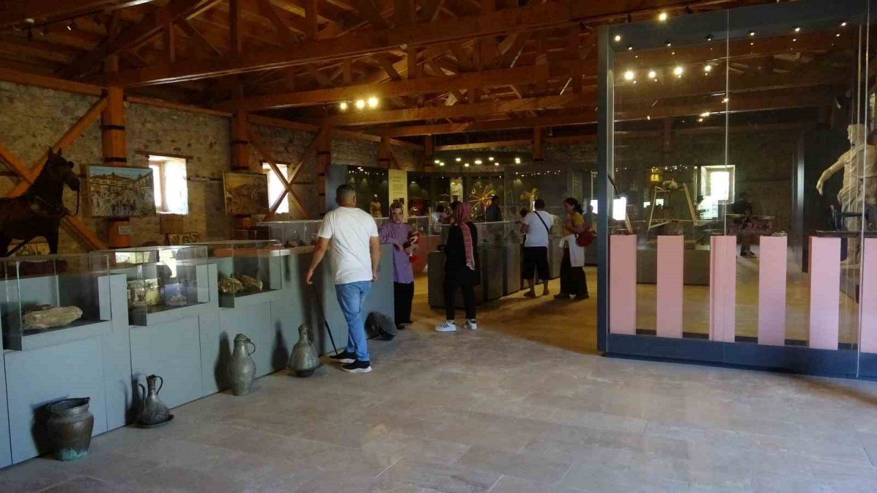 Zile kent müzesinde bulunan 121 yıllık çan dikkat çekiyor