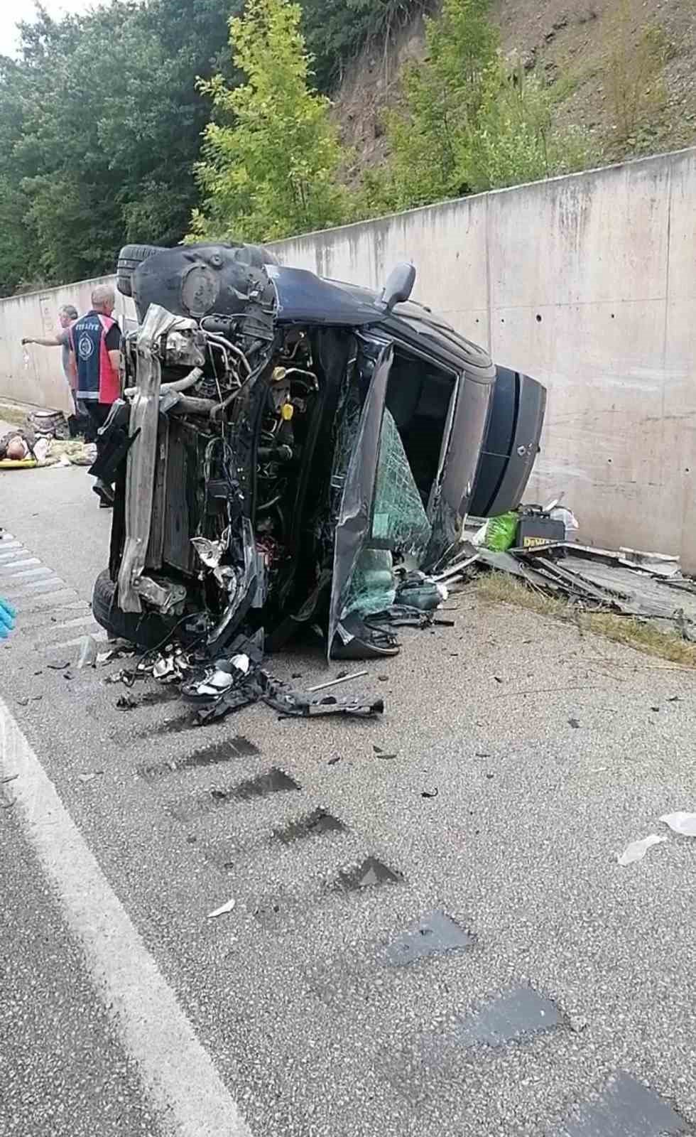 Zincirleme kaza da polis memuru yaralandı