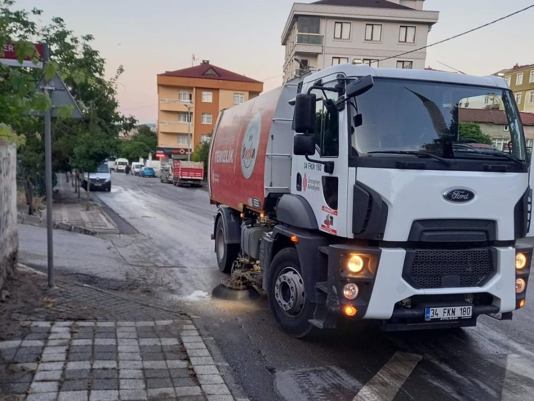Ümraniye Belediyesi’nden yoğun bayram mesaisi
