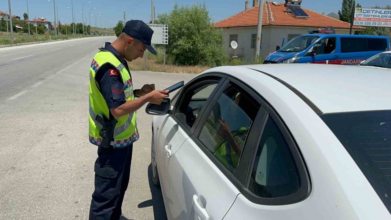 Jandarmadan helikopter destekli trafik denetimi