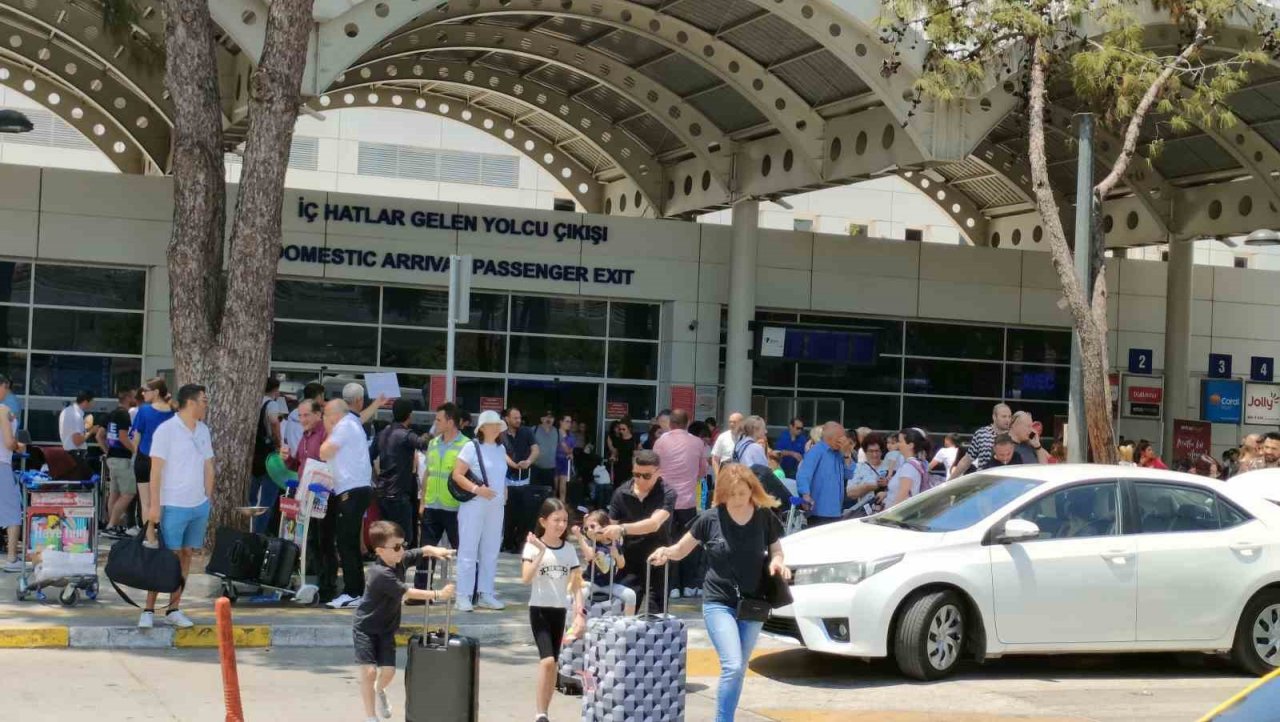 Antalya yılık ilk altı alında hava yoluyla gelen turist sayısı 5 milyon 523 bin 624 oldu