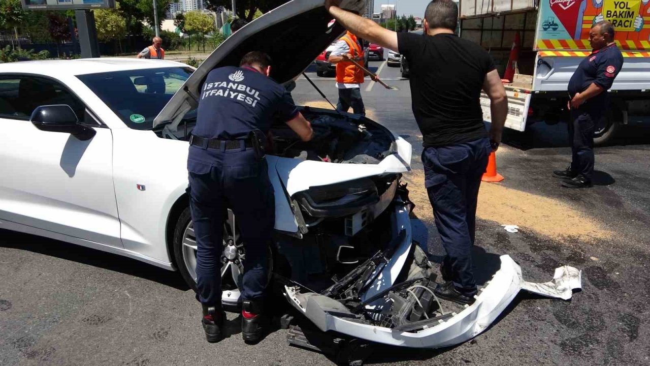 Ataşehir’de kırmızı ışık ihlali kazası: 1 yaralı