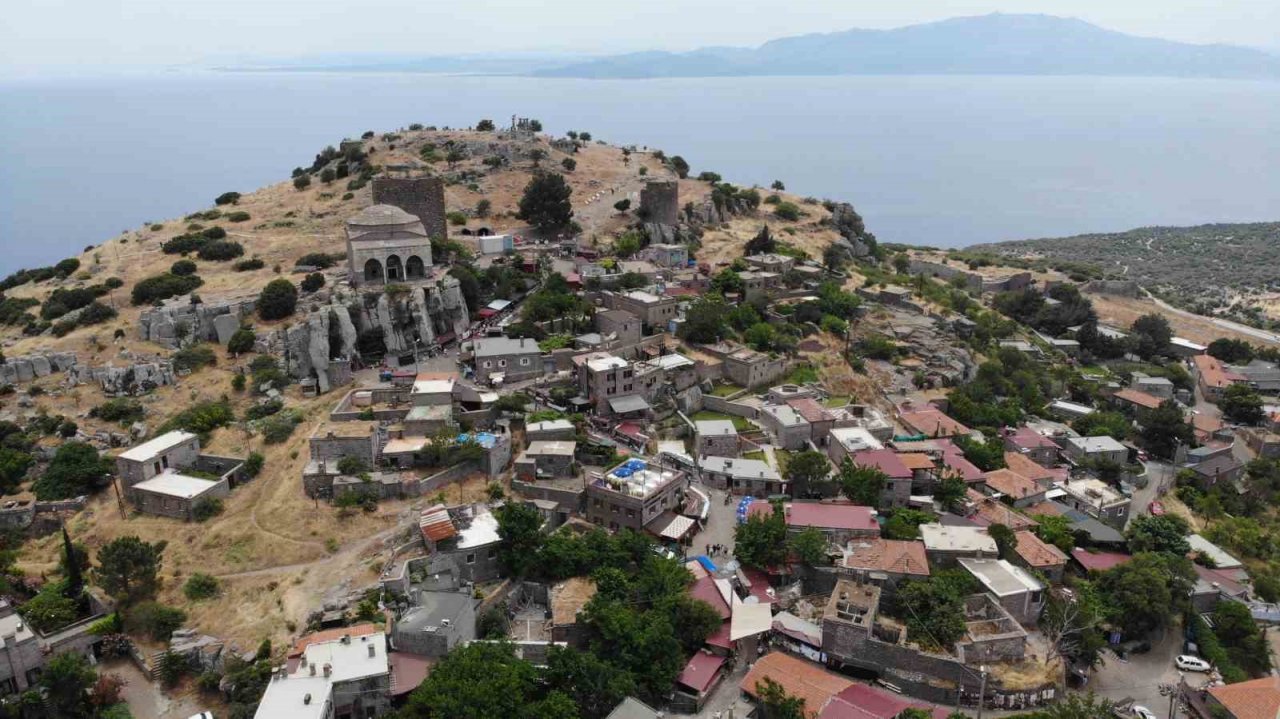 Assos’ta kumda kahve keyfi