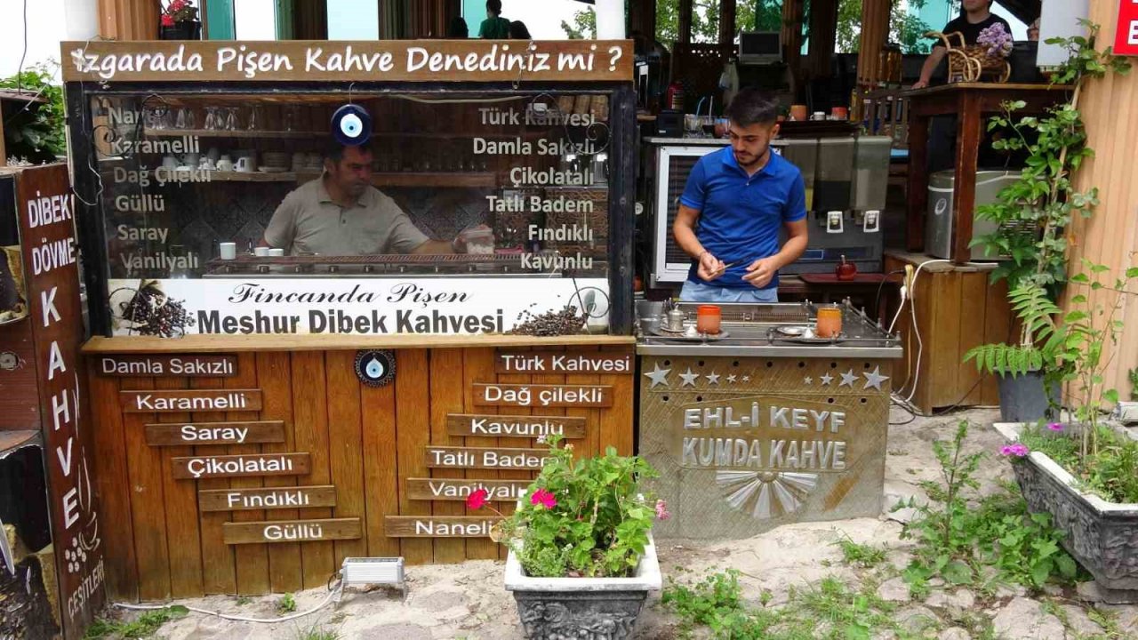 Assos’ta kumda kahve keyfi