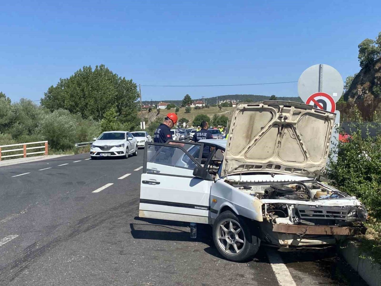 Uşak’ta iki otomobil çarpıştı: 2 yaralı