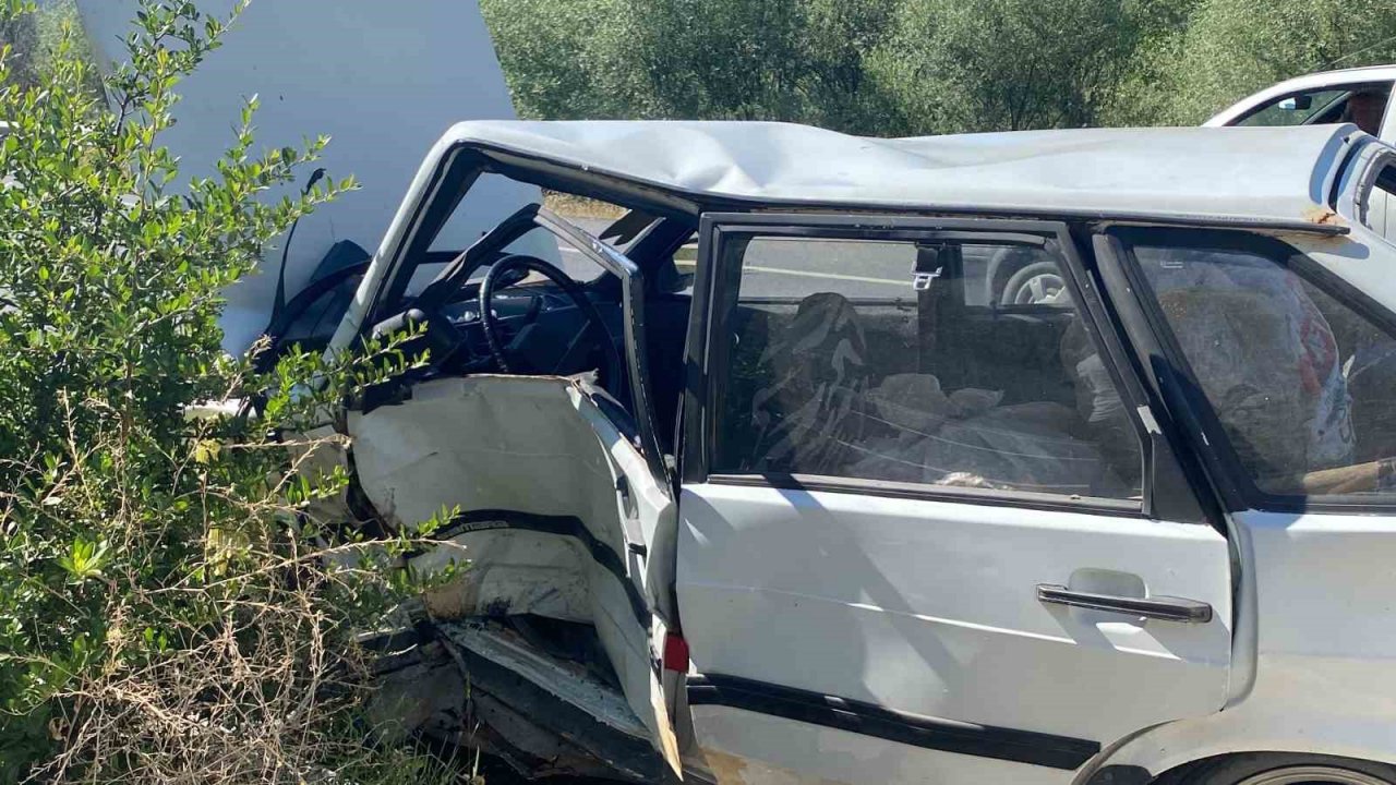 Uşak’ta iki otomobil çarpıştı: 2 yaralı