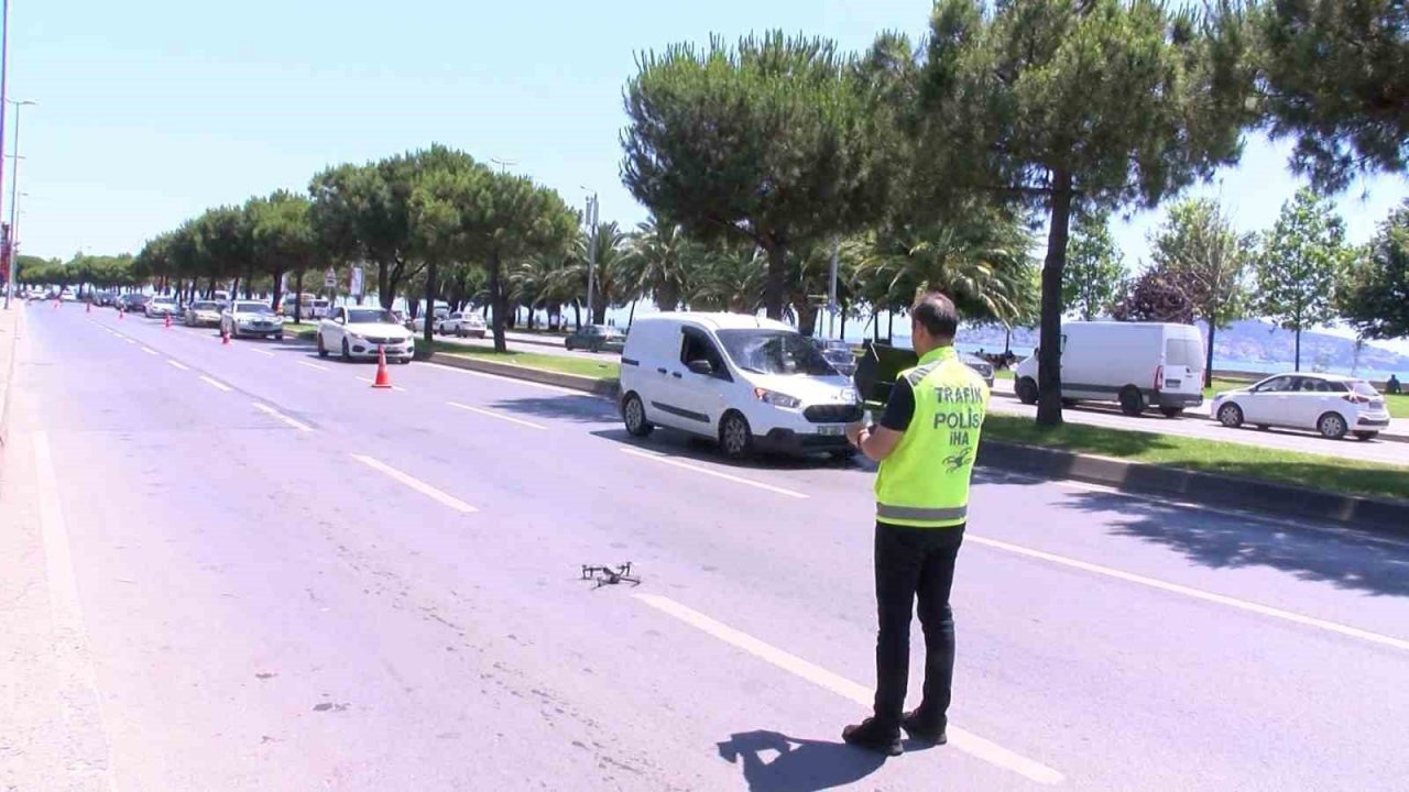 Maltepe’de bayramın son gününde dronlu trafik denetimi: Kurallara uymayan sürücülere ceza yağdı