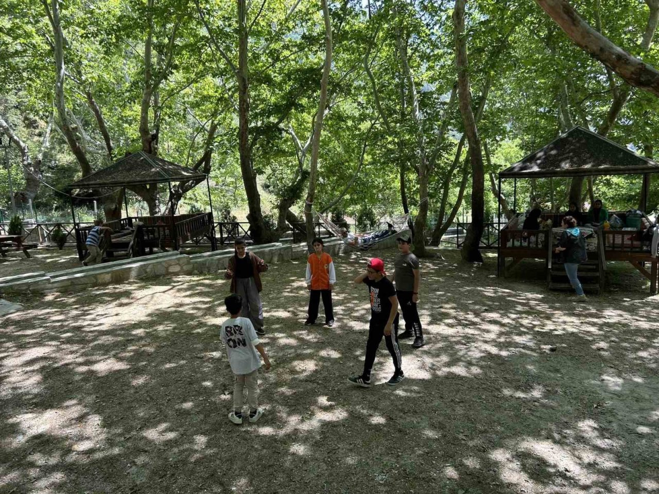 Gelenbe Mesire Alanı sıcak yaz günlerinde serinletiyor