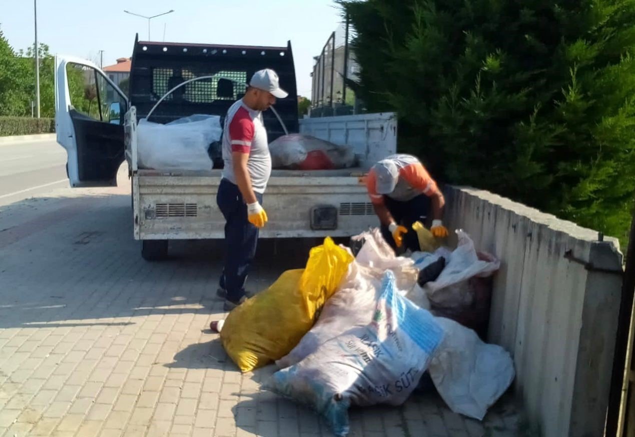 İnegöl Belediyesi 300 ton kurban atığı topladı