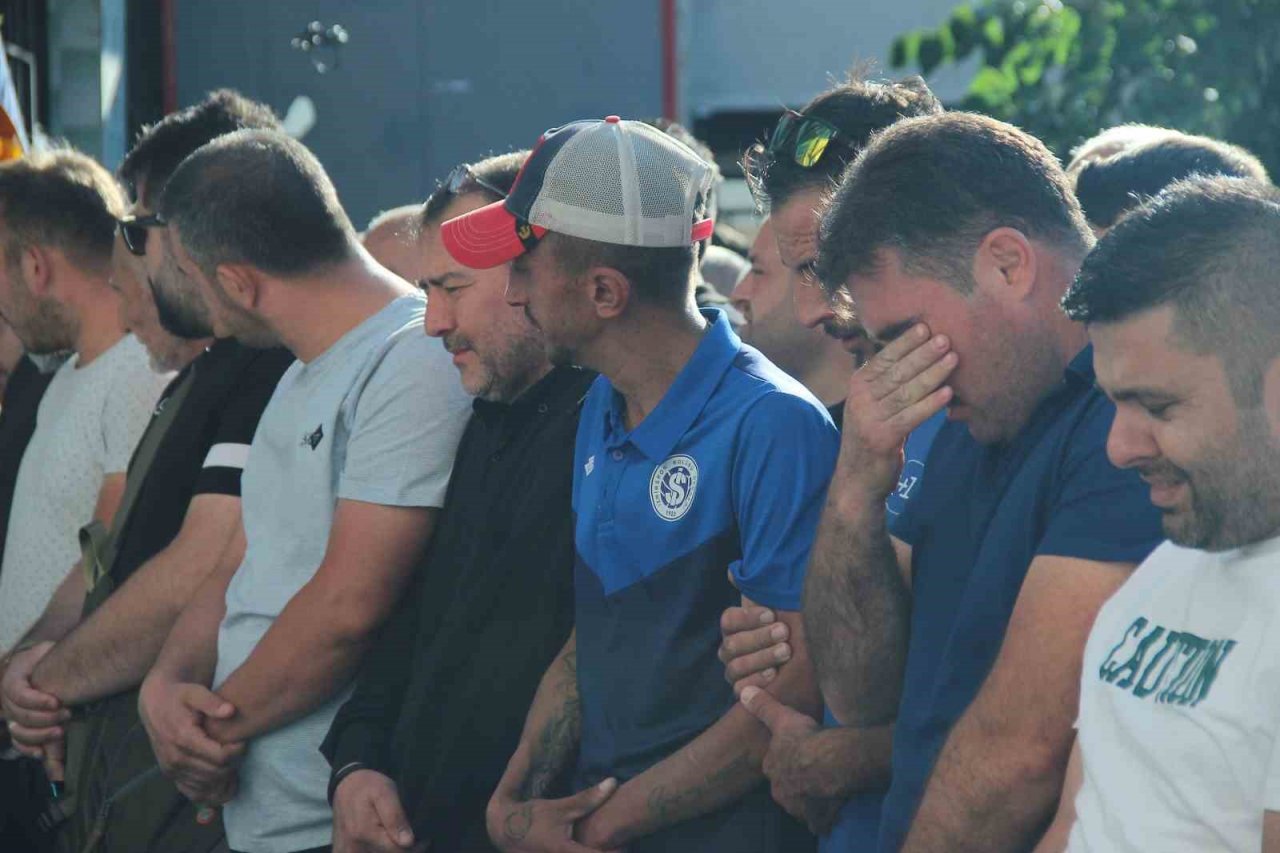 İzmir’deki feci kazada hayatını kaybedenler toprağa verildi