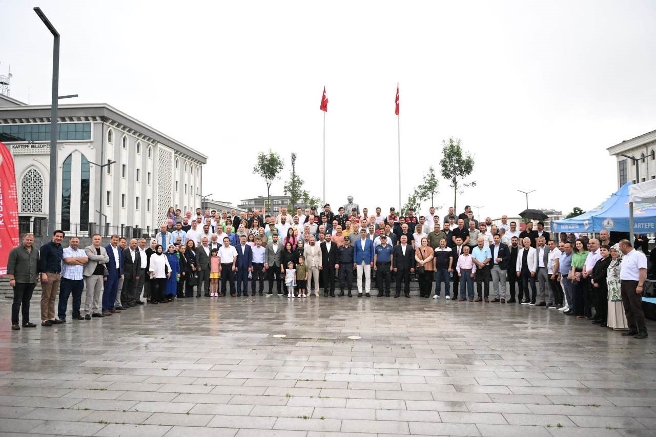 Kartepeliler Kent Meydanı’nda bayramlaştı