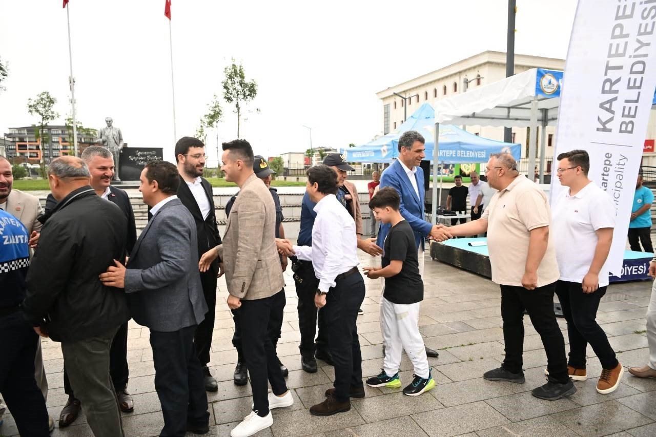 Kartepeliler Kent Meydanı’nda bayramlaştı