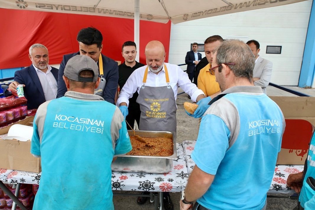 Başkan Çolakbayrakdar: "Bütün alanlarda farkını ortaya koyan belediyeyiz"