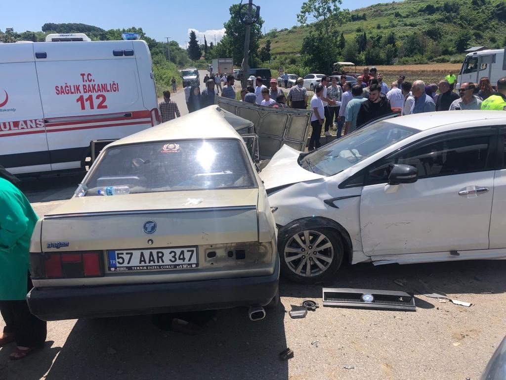 Alaçam’da kaza: 1’i ağır 9 yaralı