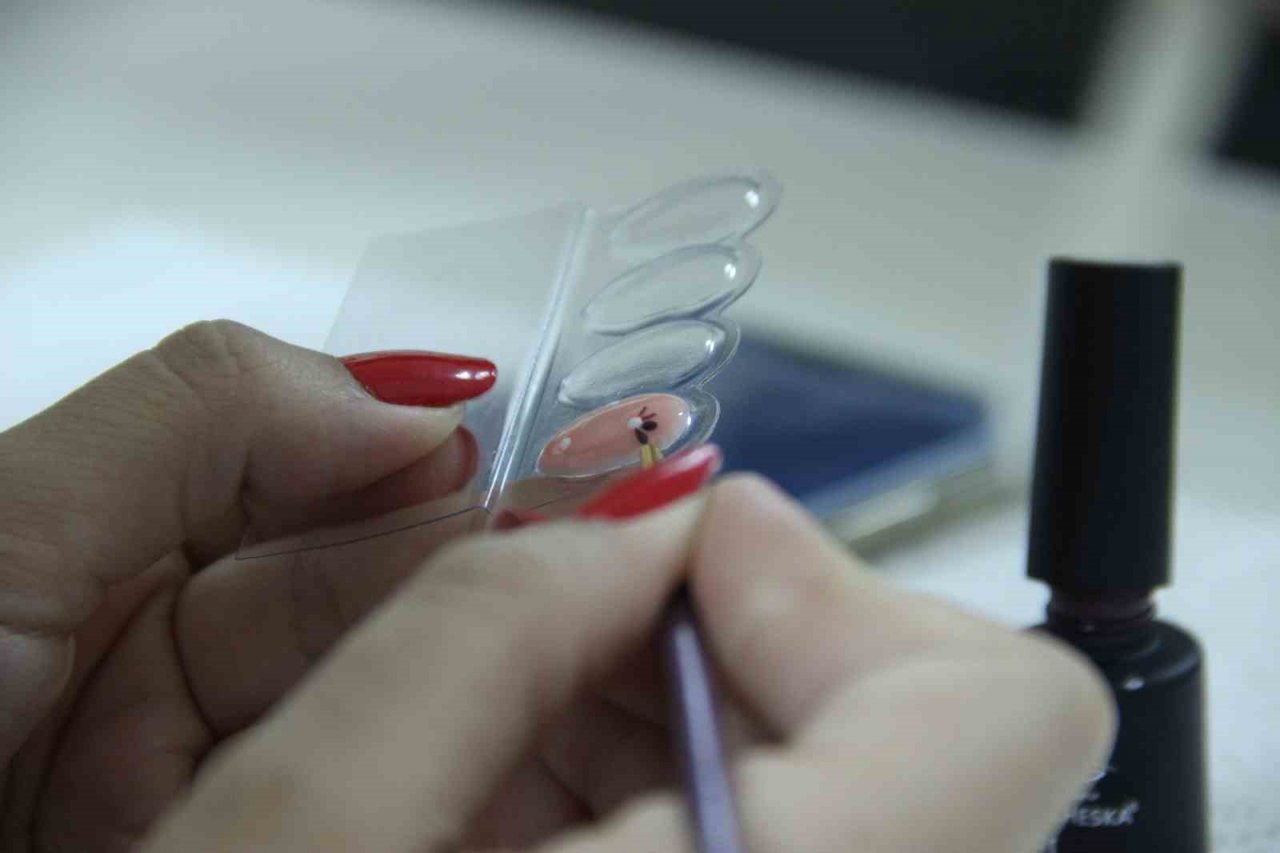 Nail art ve protez tırnak, kadınların gelir kapısı oldu