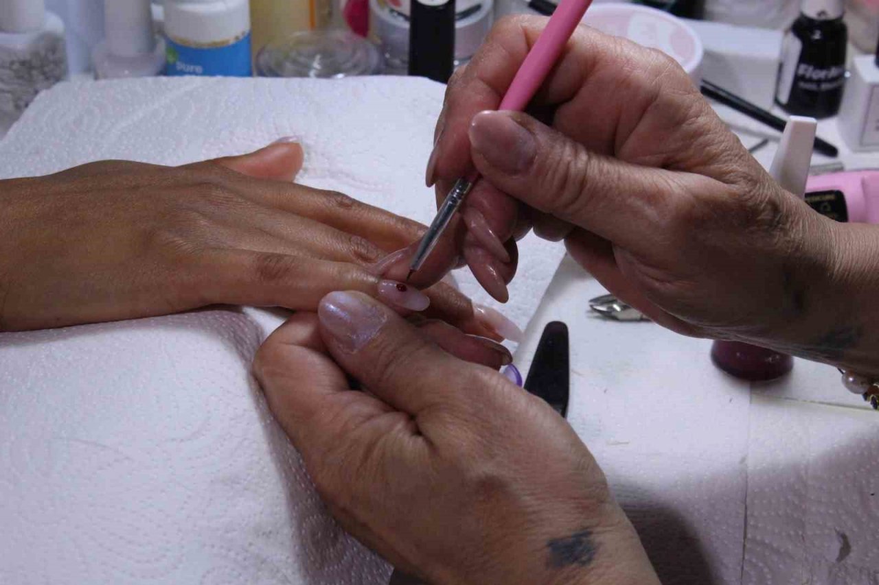 Nail art ve protez tırnak, kadınların gelir kapısı oldu