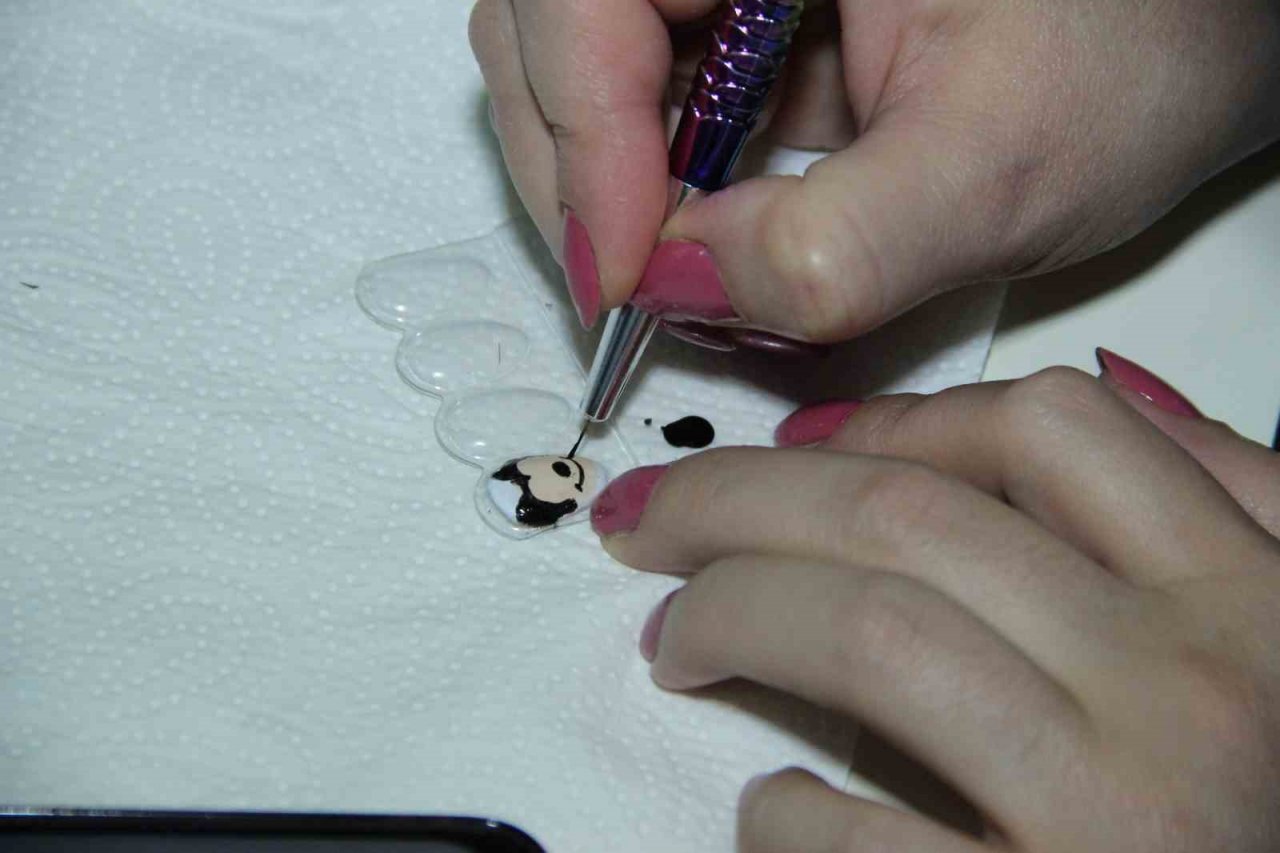 Nail art ve protez tırnak, kadınların gelir kapısı oldu